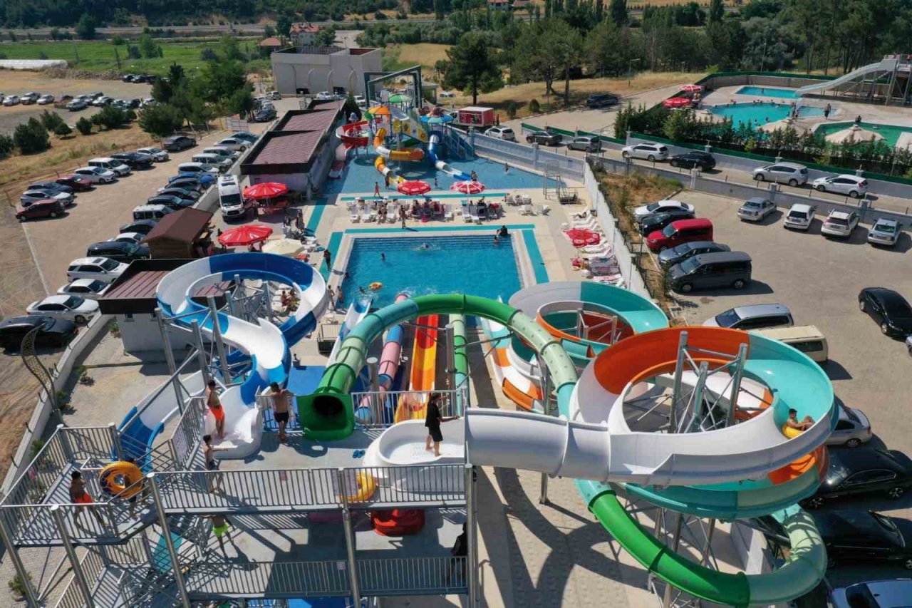 Bölgenin en büyük aquaparkı Banaz’da faaliyete geçti.