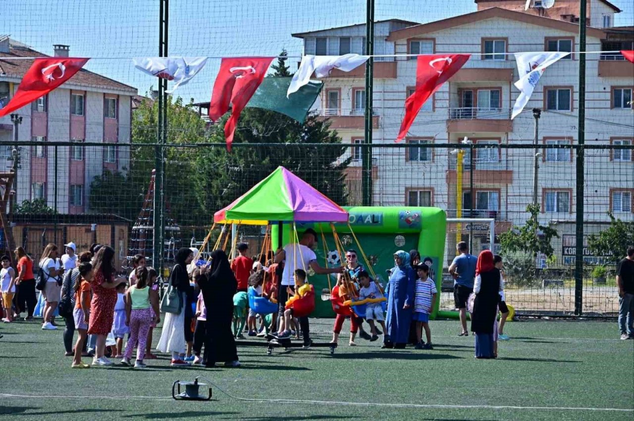 Yalova Belediyesi etkinliğinde çocuklar gönüllerince eğlendi