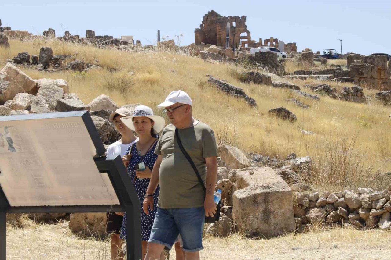 Jandarma, 3 bin yıllık Zerzevan Kalesi’ni UTV ve yaya devriyesi atarak koruyor