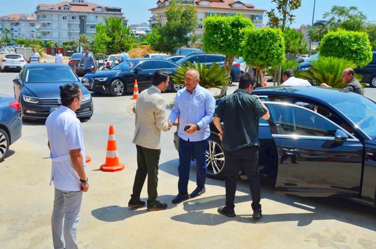 Çavuşoğlu: "Alanya’ya kazandırılacak yeni sağlık hizmetlerinin takipçisiyiz"