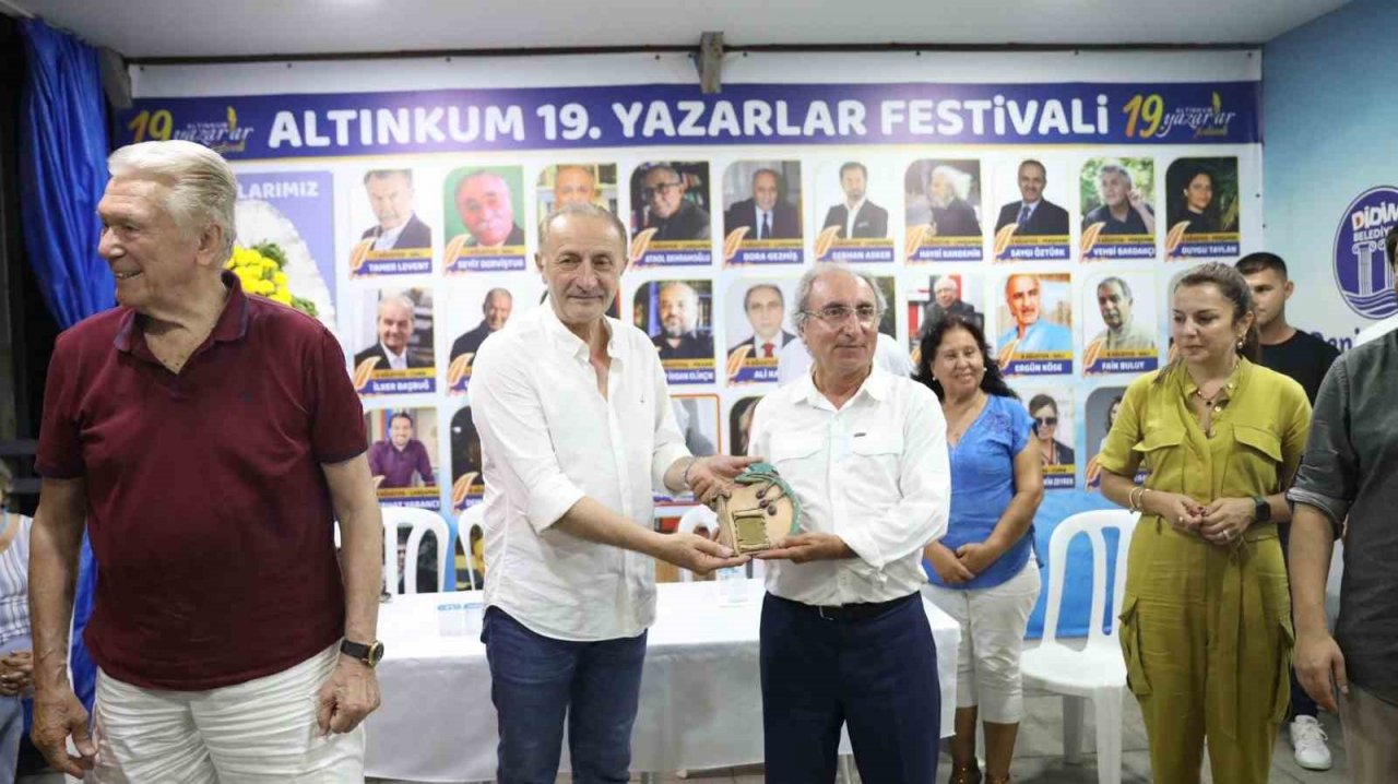 Altınkum Yazarlar Festivali usta kalemleri ağırlamaya devam ediyor
