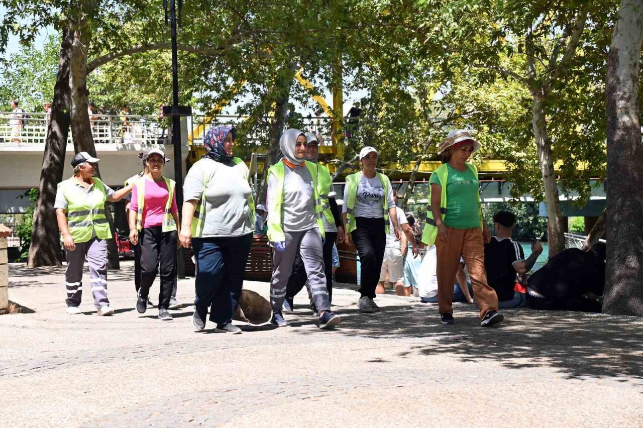 Manavgat’ın sokaklarına kadın eli değdi