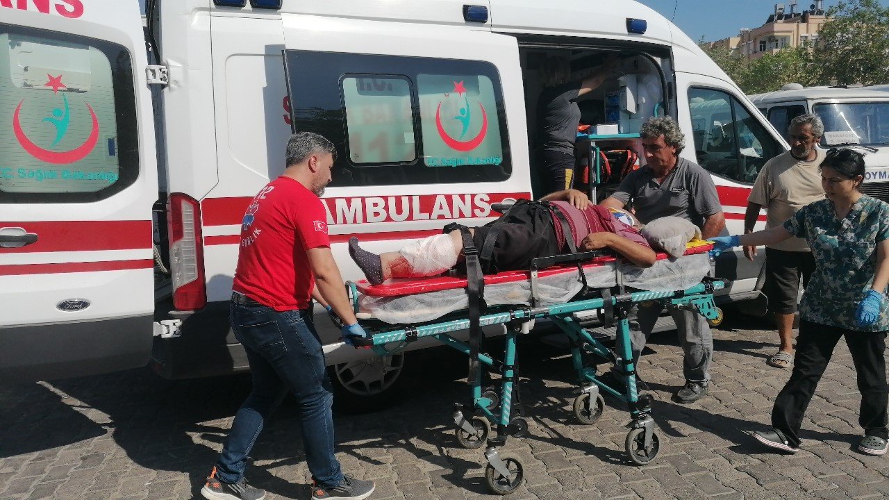 Bir ayağı protez olan engelli adam minibüsün altında kaldı