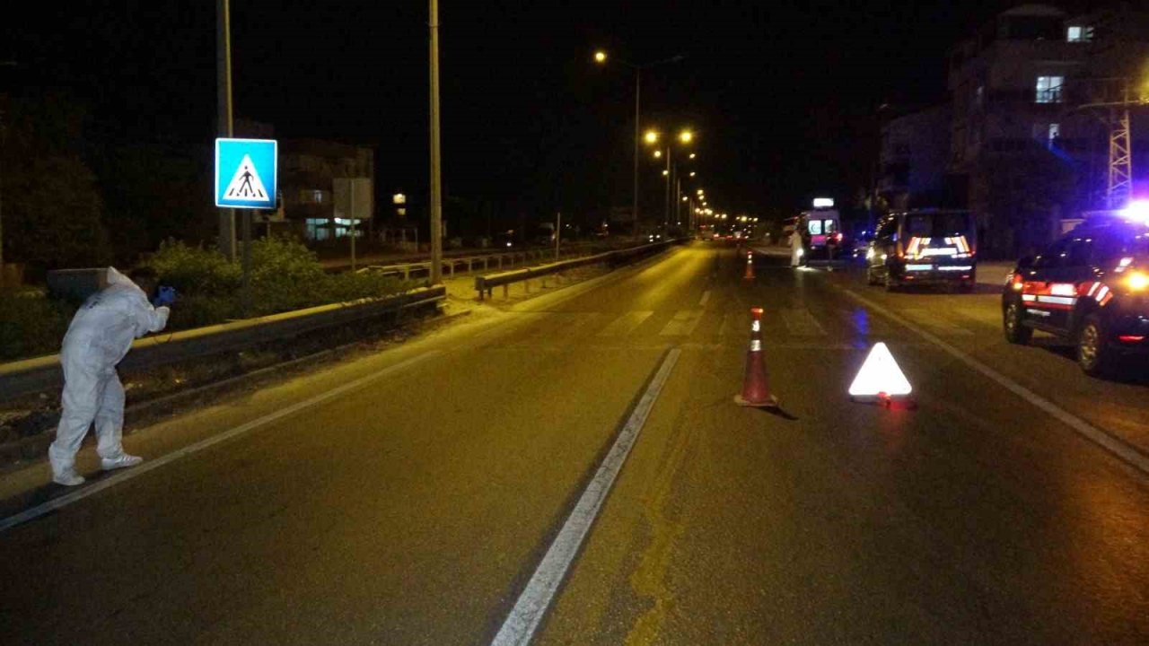 Hatay’da depremden kurtulan kadın, Antalya’da yaya geçidinde hayatını kaybetti