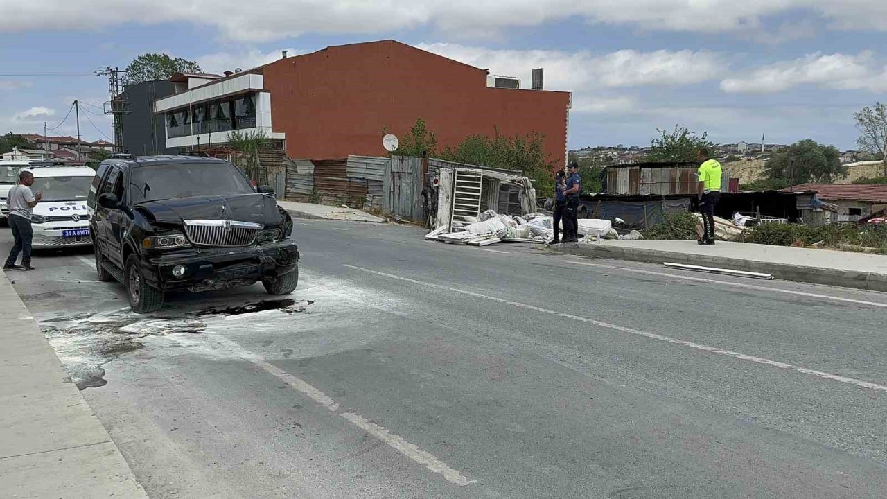 Arnavutköy’deki kazada 2 kişi yaralandı: İlk müdahaleyi eğitime giden arama kurtarma ekibi yaptı