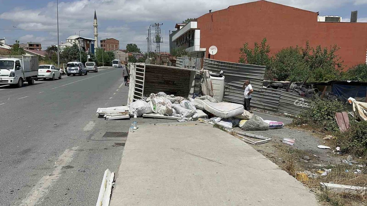 Arnavutköy’deki kazada 2 kişi yaralandı: İlk müdahaleyi eğitime giden arama kurtarma ekibi yaptı