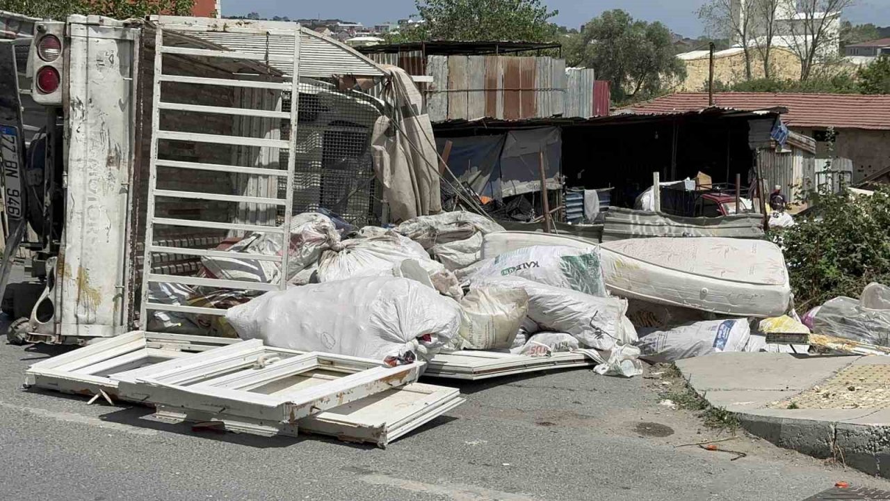 Arnavutköy’deki kazada 2 kişi yaralandı: İlk müdahaleyi eğitime giden arama kurtarma ekibi yaptı