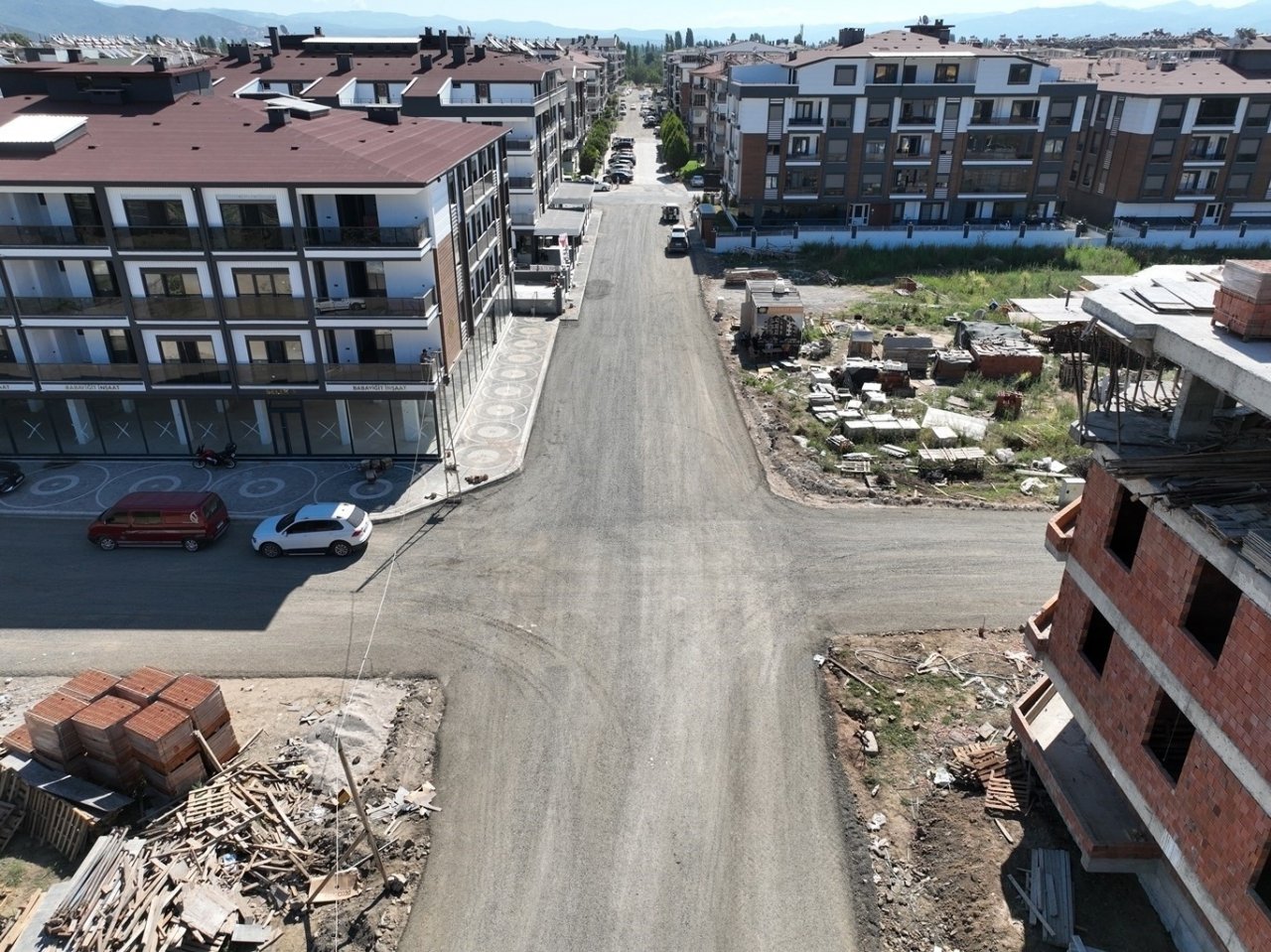 Edremit Belediyesi’nden asfalt hamlesi