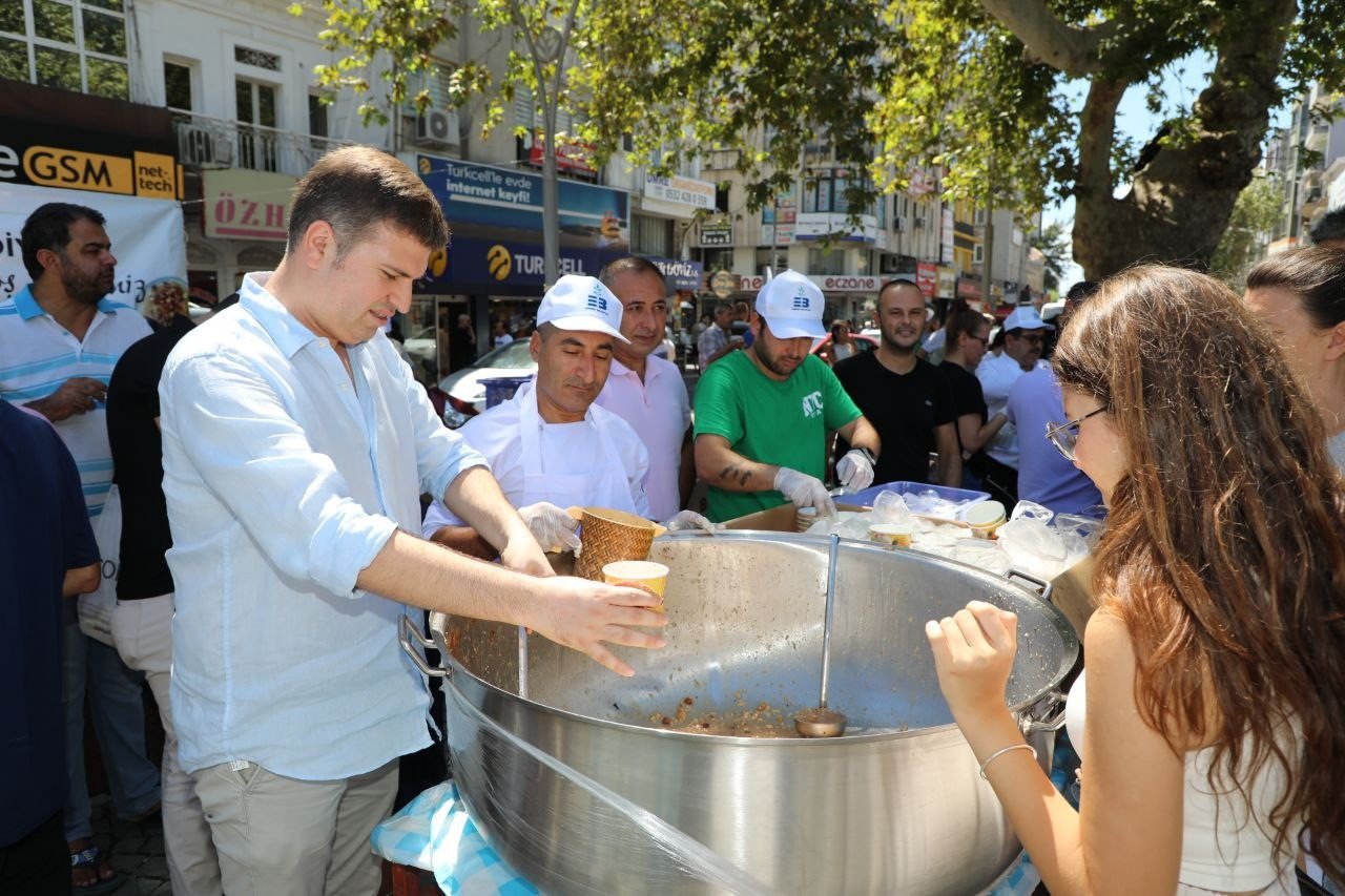 Edremit Belediyesi’nden aşure hayrı