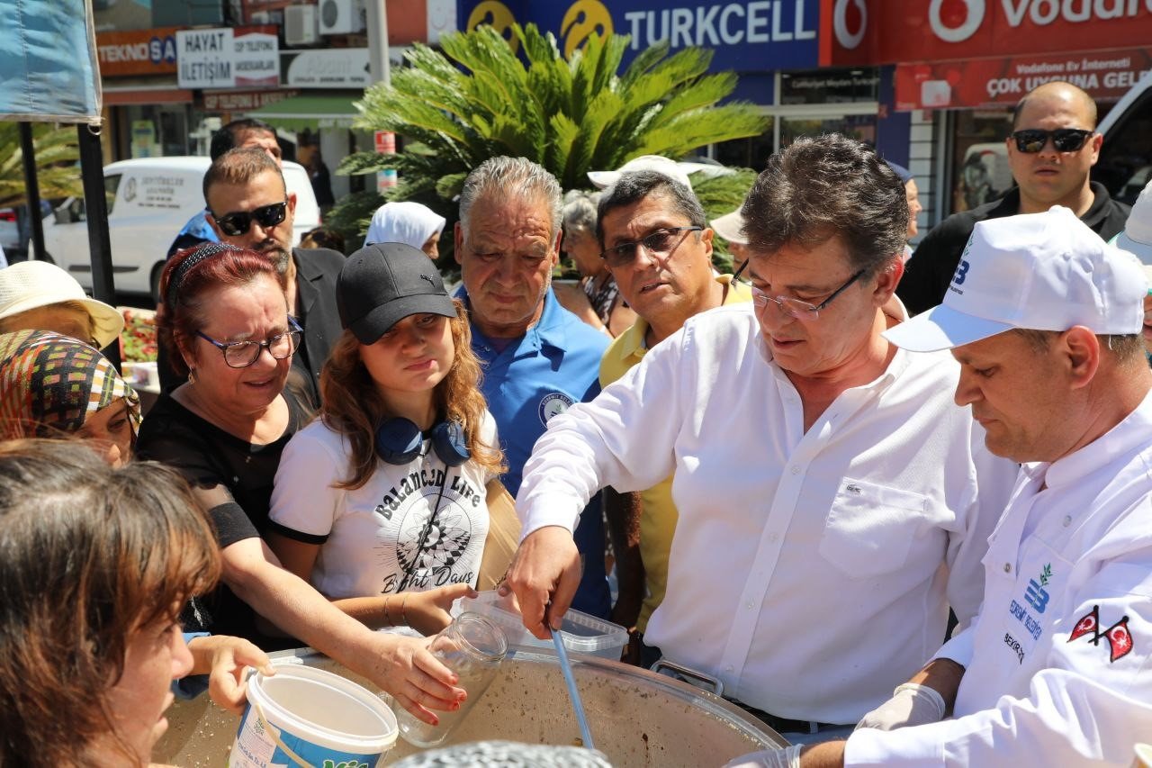 Edremit Belediyesi’nden aşure hayrı