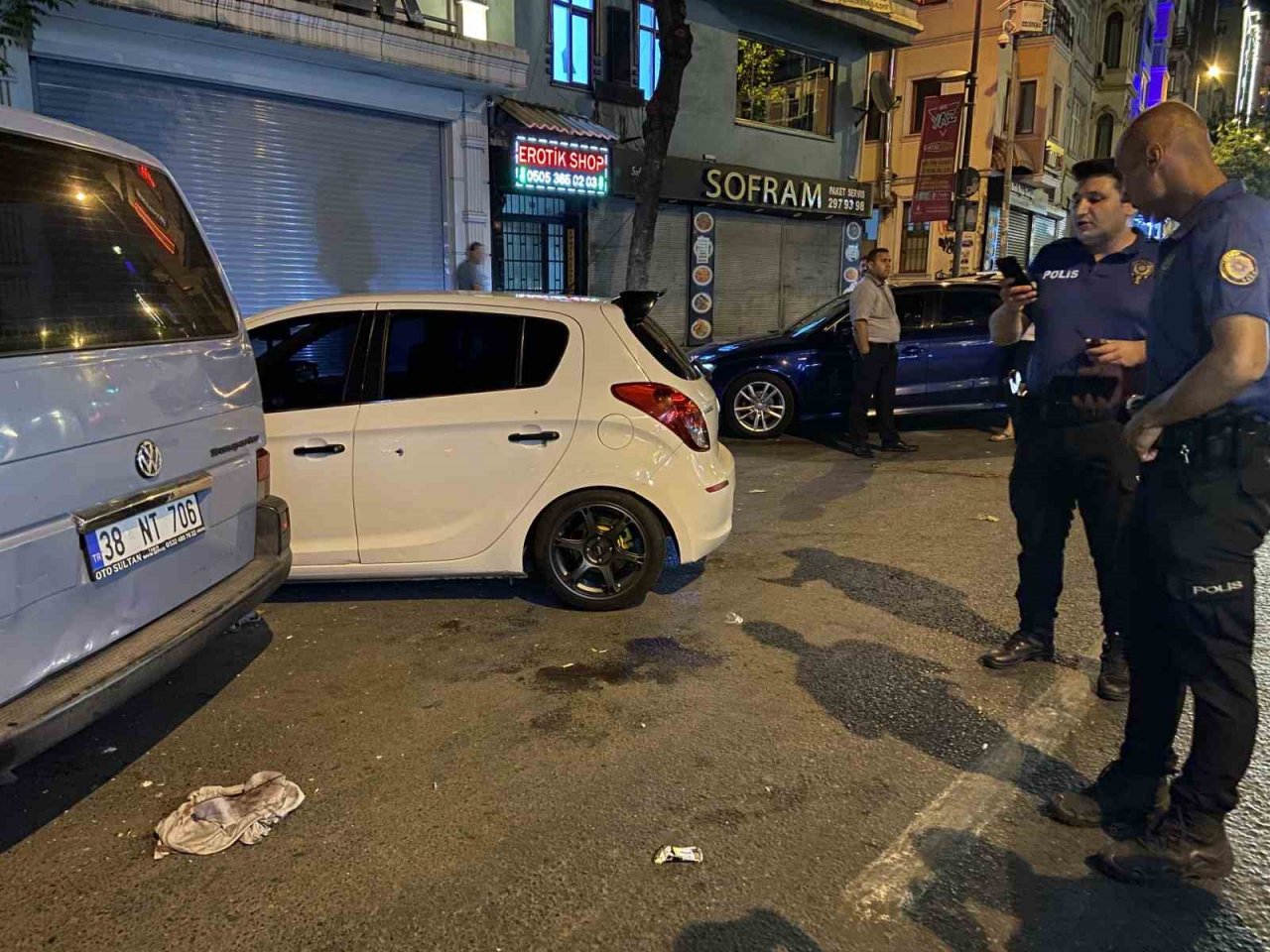 Beyoğlu’nda silahlı saldırı: 1 ölü, 1 ağır yaralı