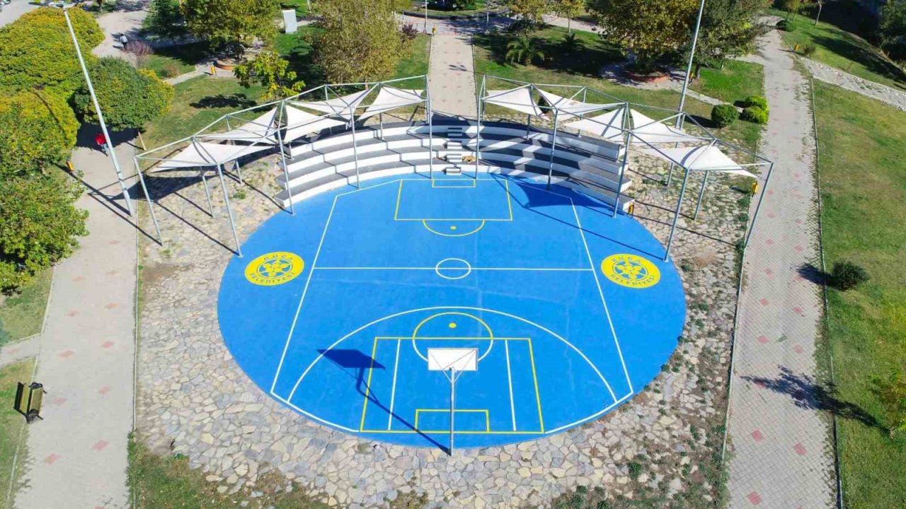 Buca’nın bütün parkları yenilendi