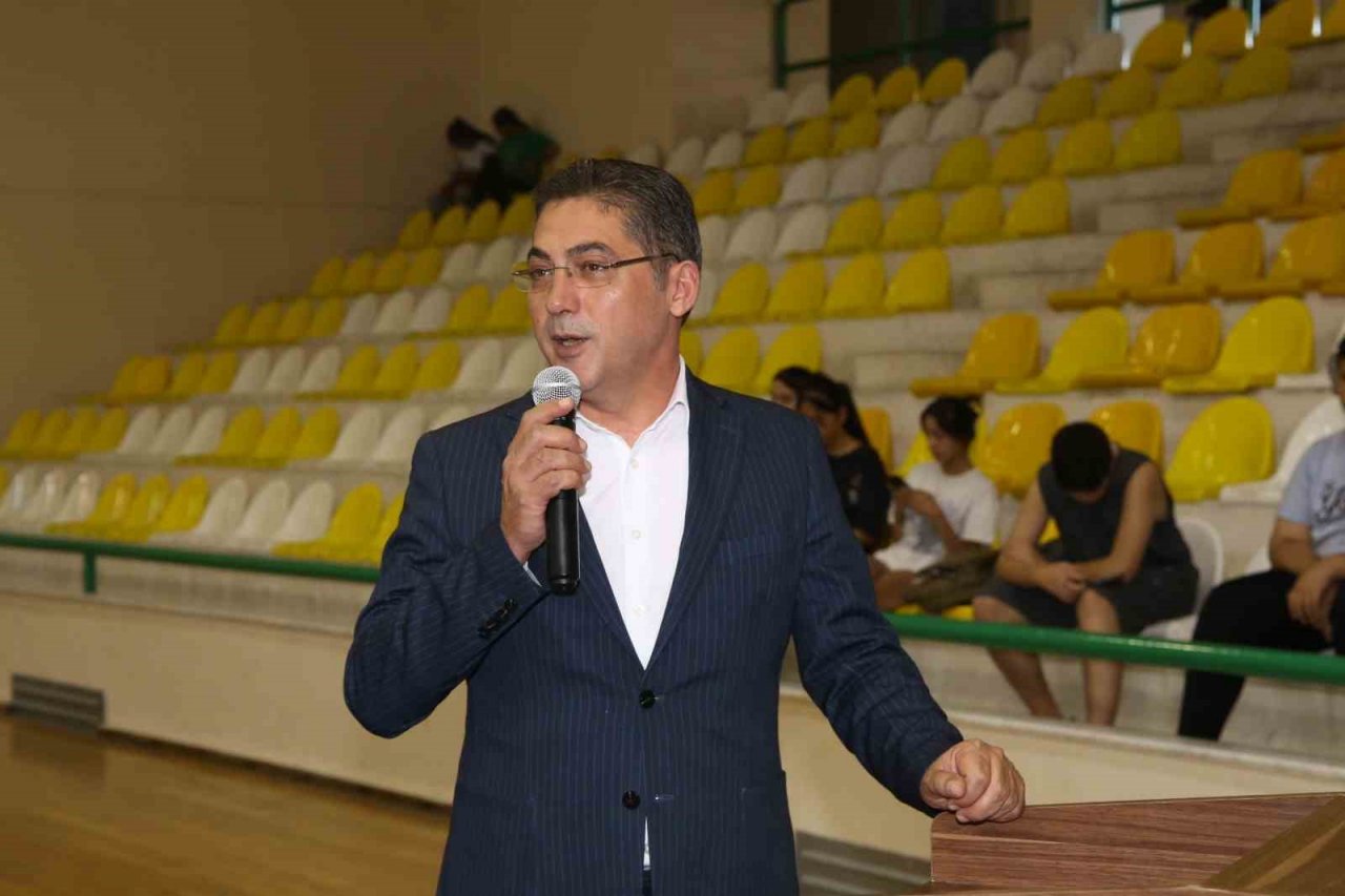 Yıldızlar ligi çeyrek final heyecanı Burhaniye’de yaşanıyor