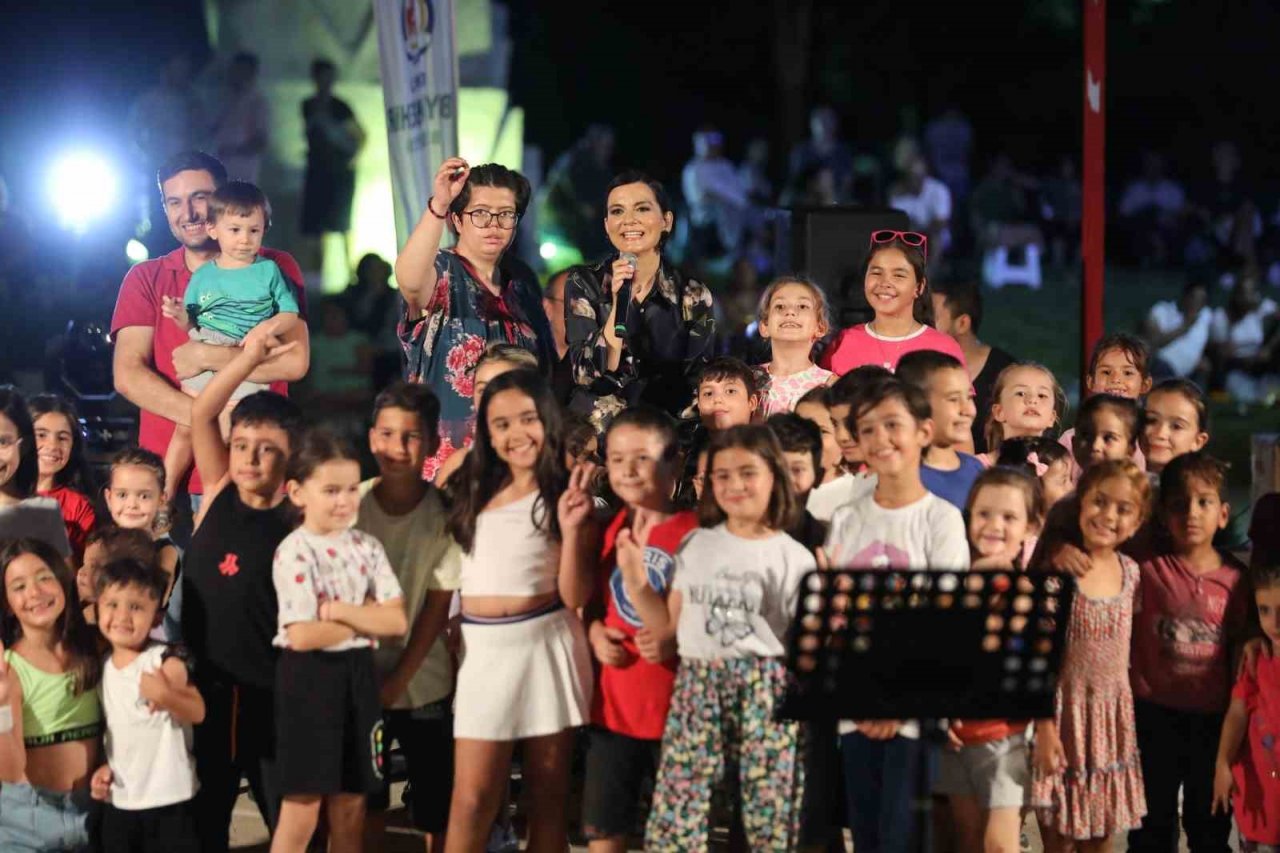 Denizli’de yaz konserleri Selcan Kökçen ile devam etti