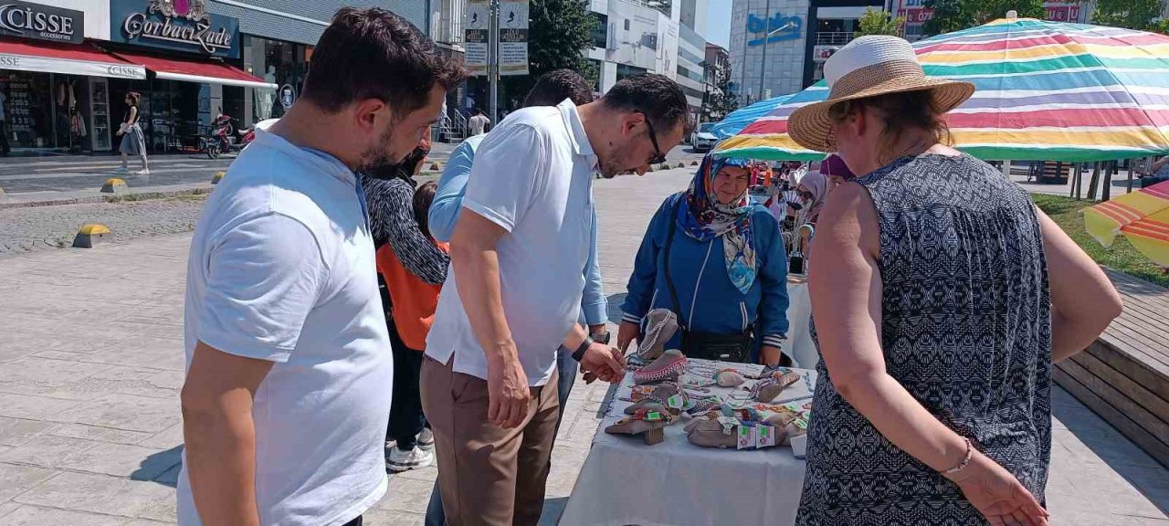 Sanatçı kadınlar göz kamaştırdı