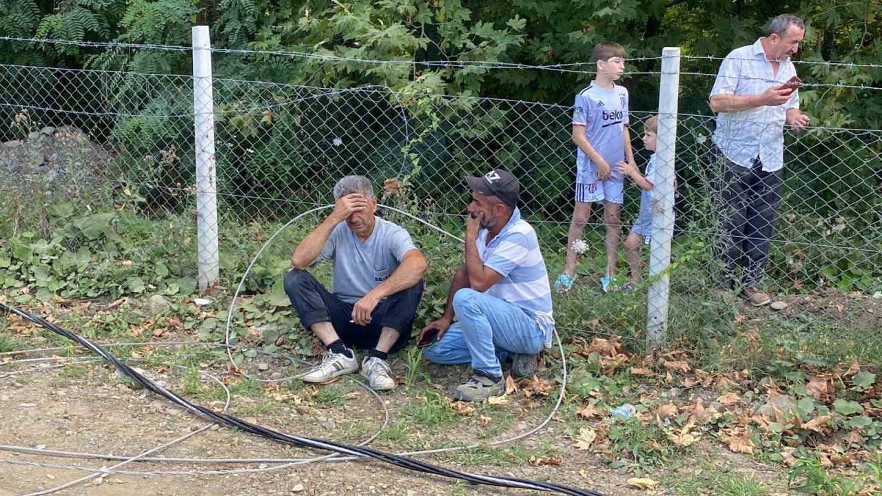 Elektrik hattı çeken 2 işçi akıma kapıldı