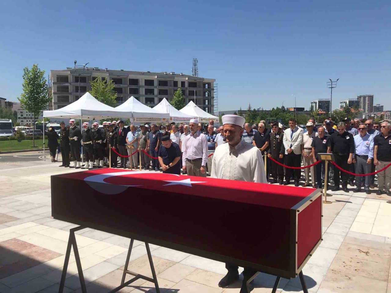 Vefat eden emekli Tümgeneral Özdeğirmenci toprağa verildi