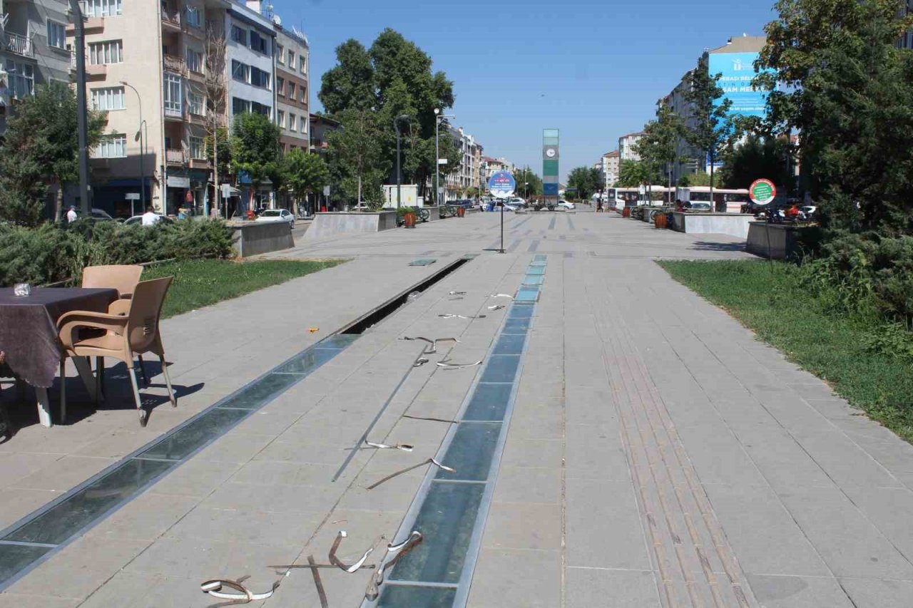 TCDD Hatboyu Yürüyüş Yolu’ndaki camlar yenileriyle değiştiriliyor