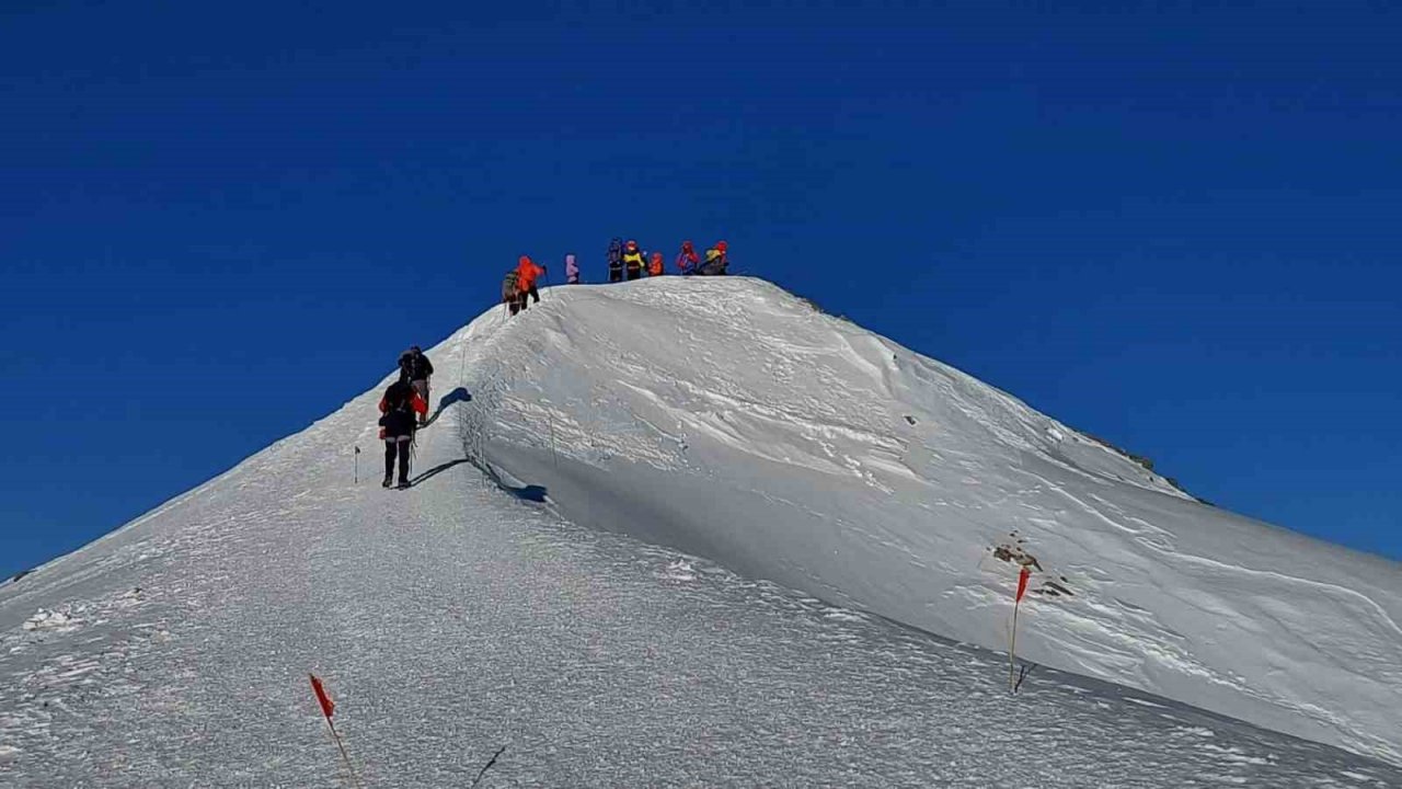 Giresun ve Ordulu dağcılar Kafkasların ve Avrupa’nın zirvesinde