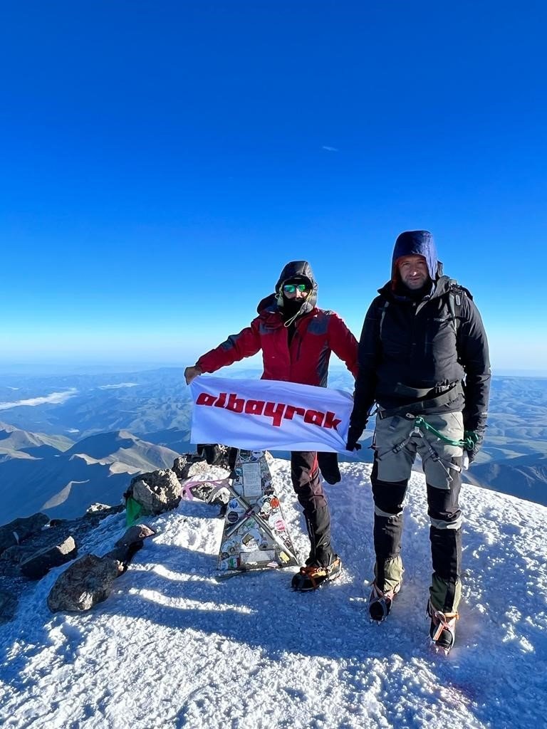 Giresun ve Ordulu dağcılar Kafkasların ve Avrupa’nın zirvesinde