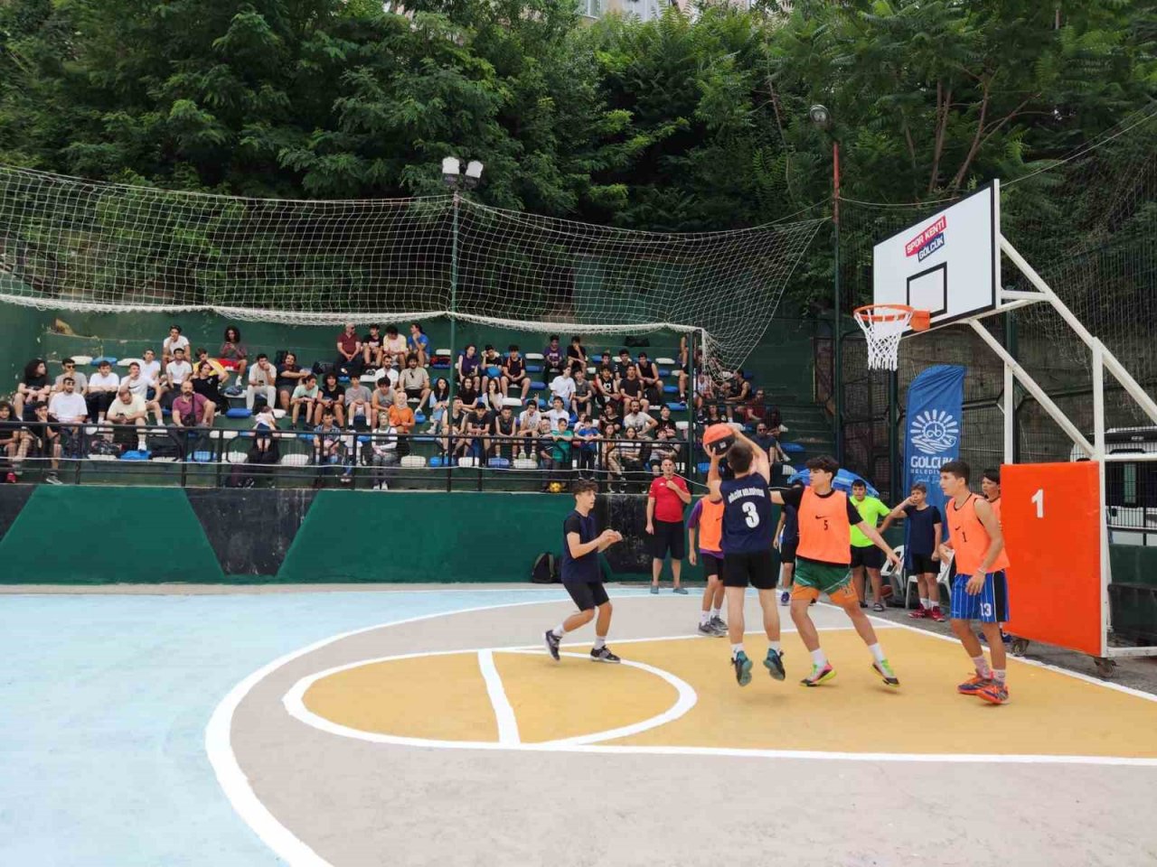 Gölcük Sahili’nde heyecan sırası sokak basketbolunda