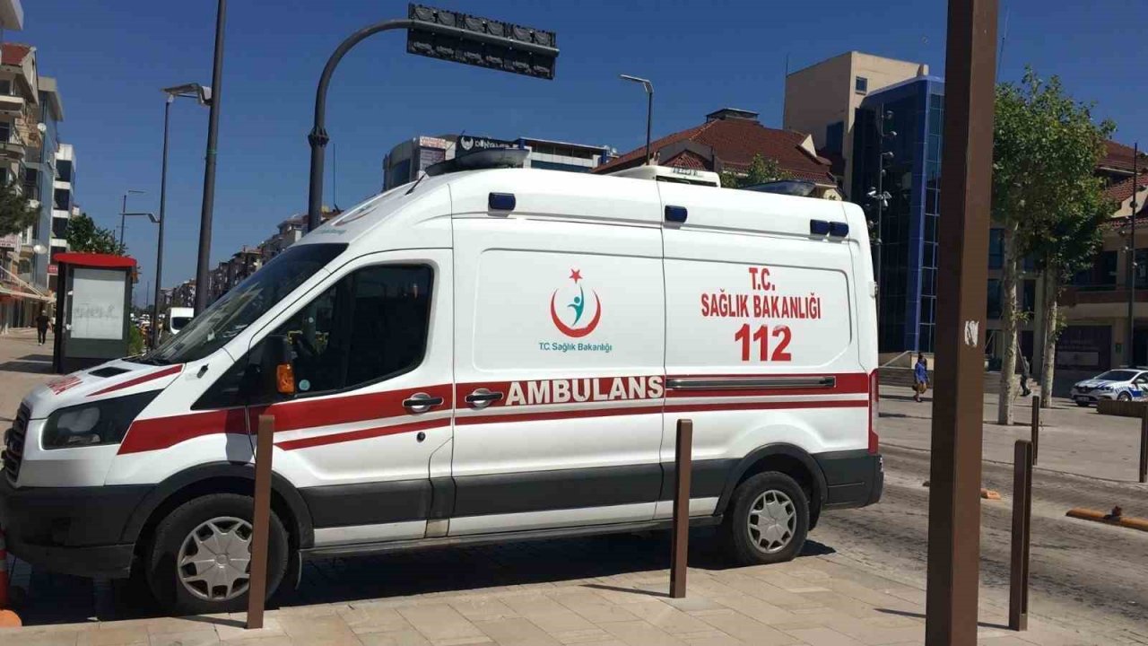 Tekirdağ’da motosikletli kurye yayalara çarptı: 3 yaralı