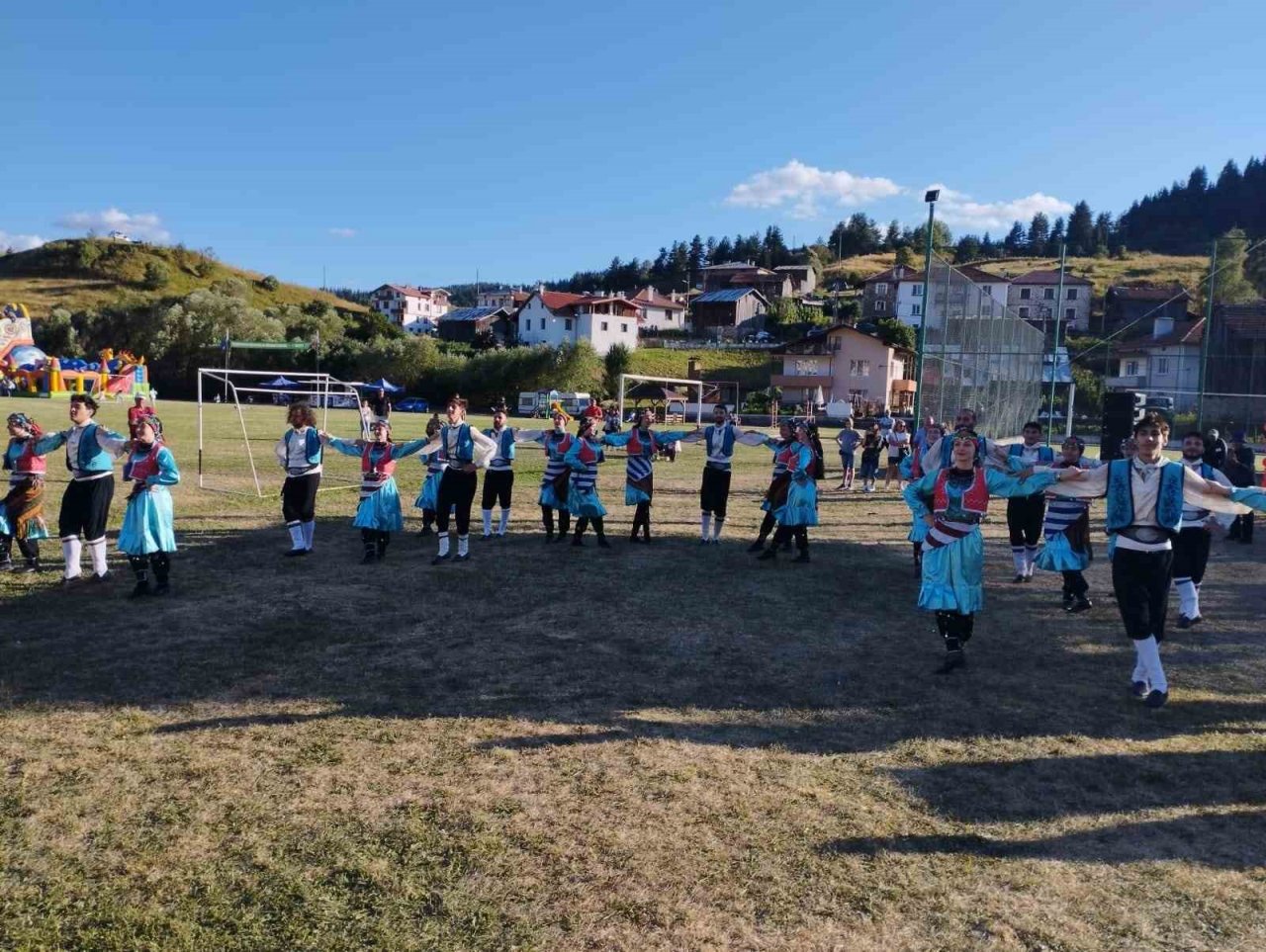İnegöl Halk Dansları Topluluğu festival turnesinde