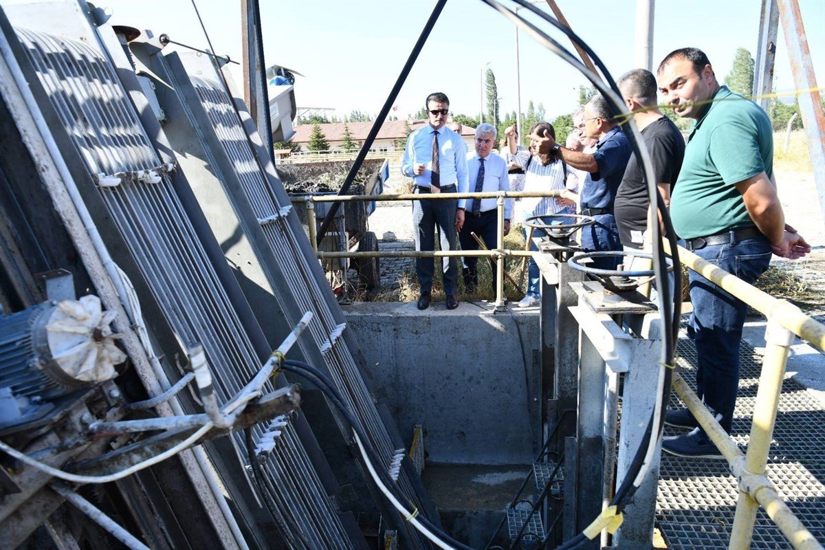 Isparta Valisi Baruş, vatandaşların kötü koku şikayetinde bulunduğu Deri OSB’yi denetledi