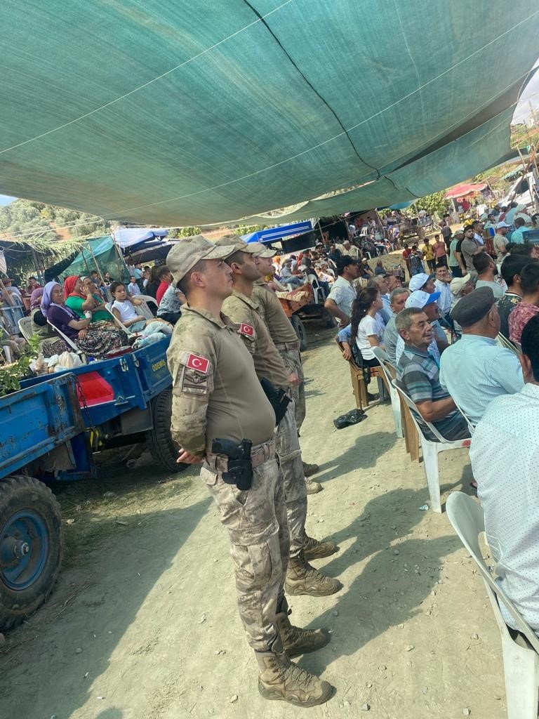 Jandarma boğa güreşinde tedbiri elden bırakmadı