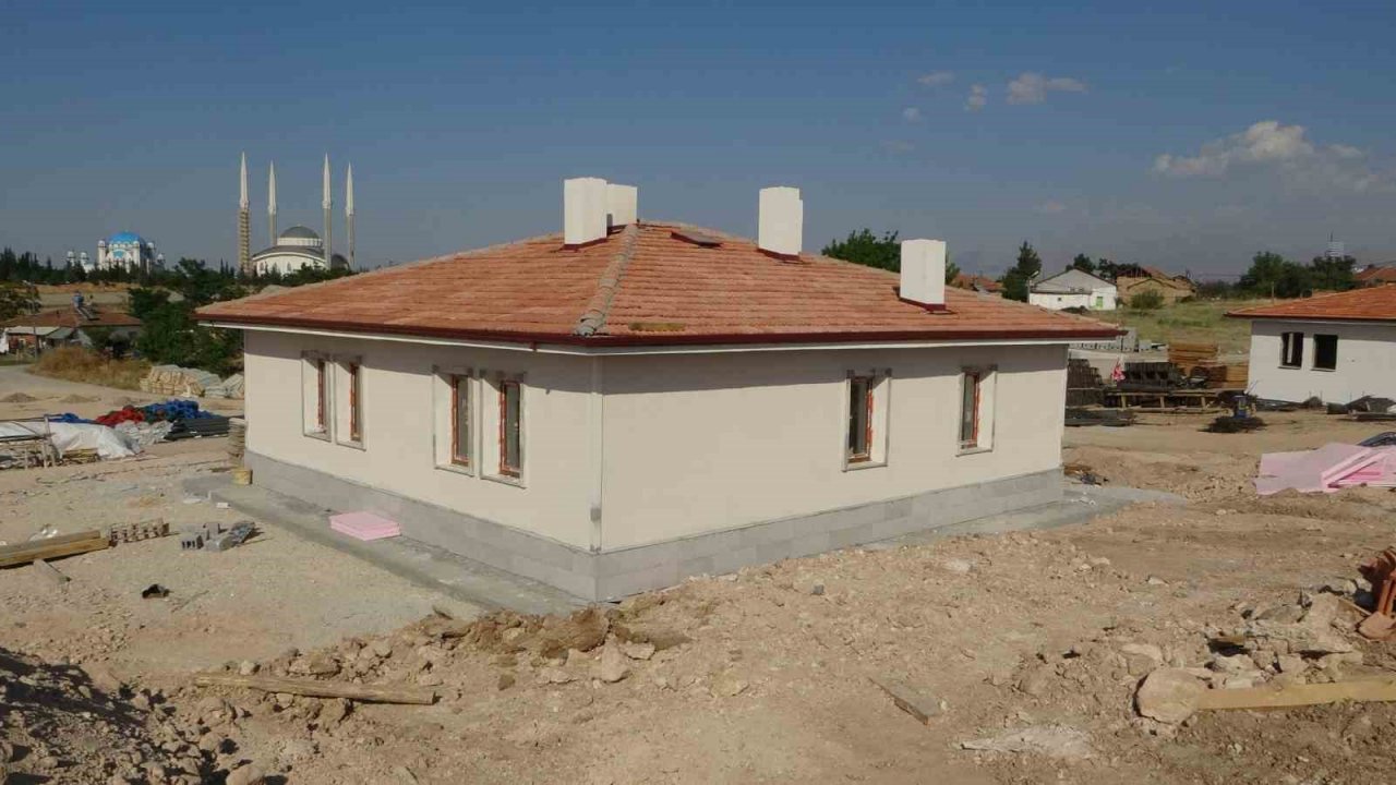 Deprem bölgesi Malatya’da köy evlerinden sona gelindi