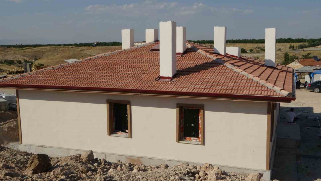 Deprem bölgesi Malatya’da köy evlerinden sona gelindi