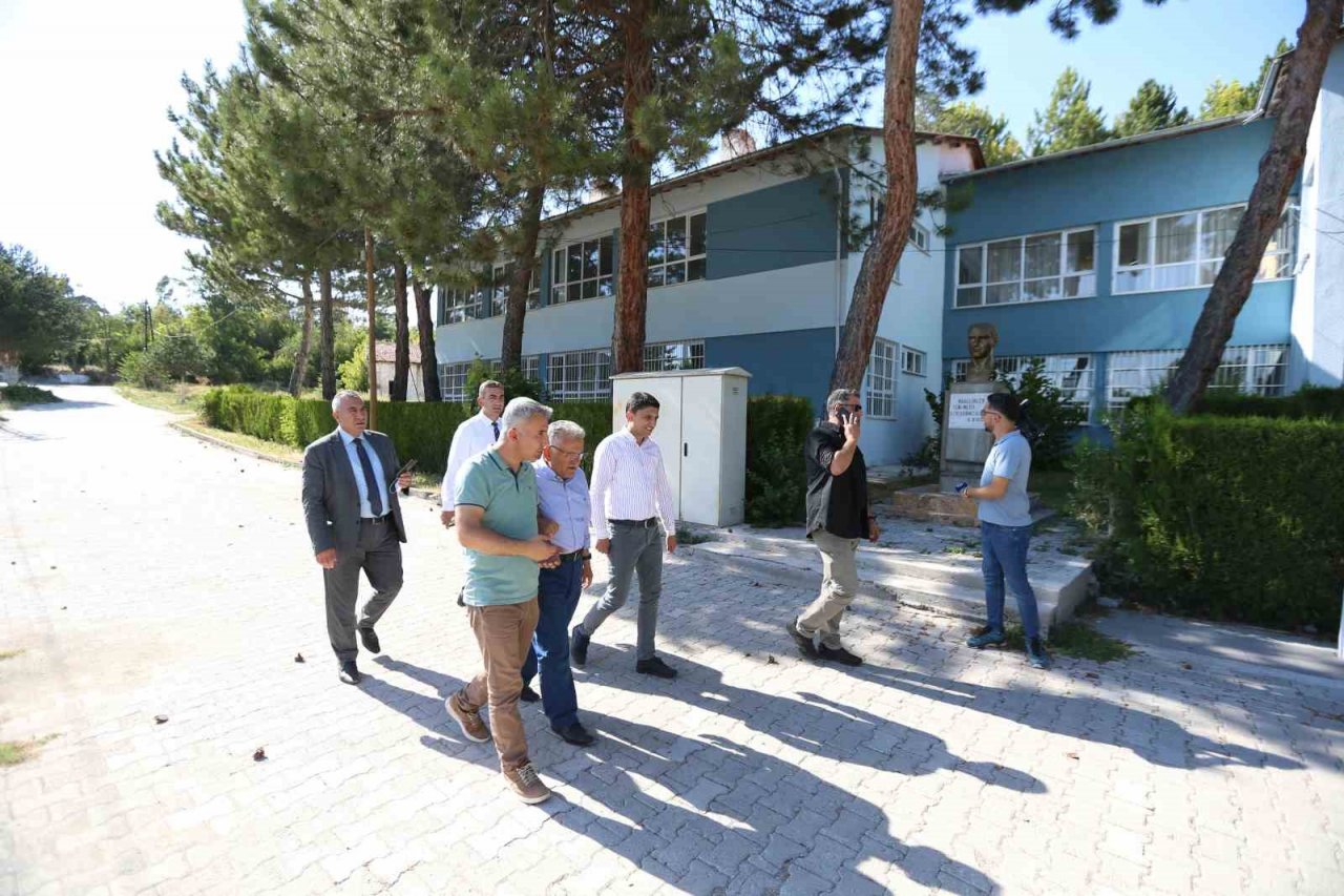 Başkan Büyükkılıç, 85 yıllık Pazarören Öğretmen Okulu’nu inceledi, duygu dolu anlar yaşadı