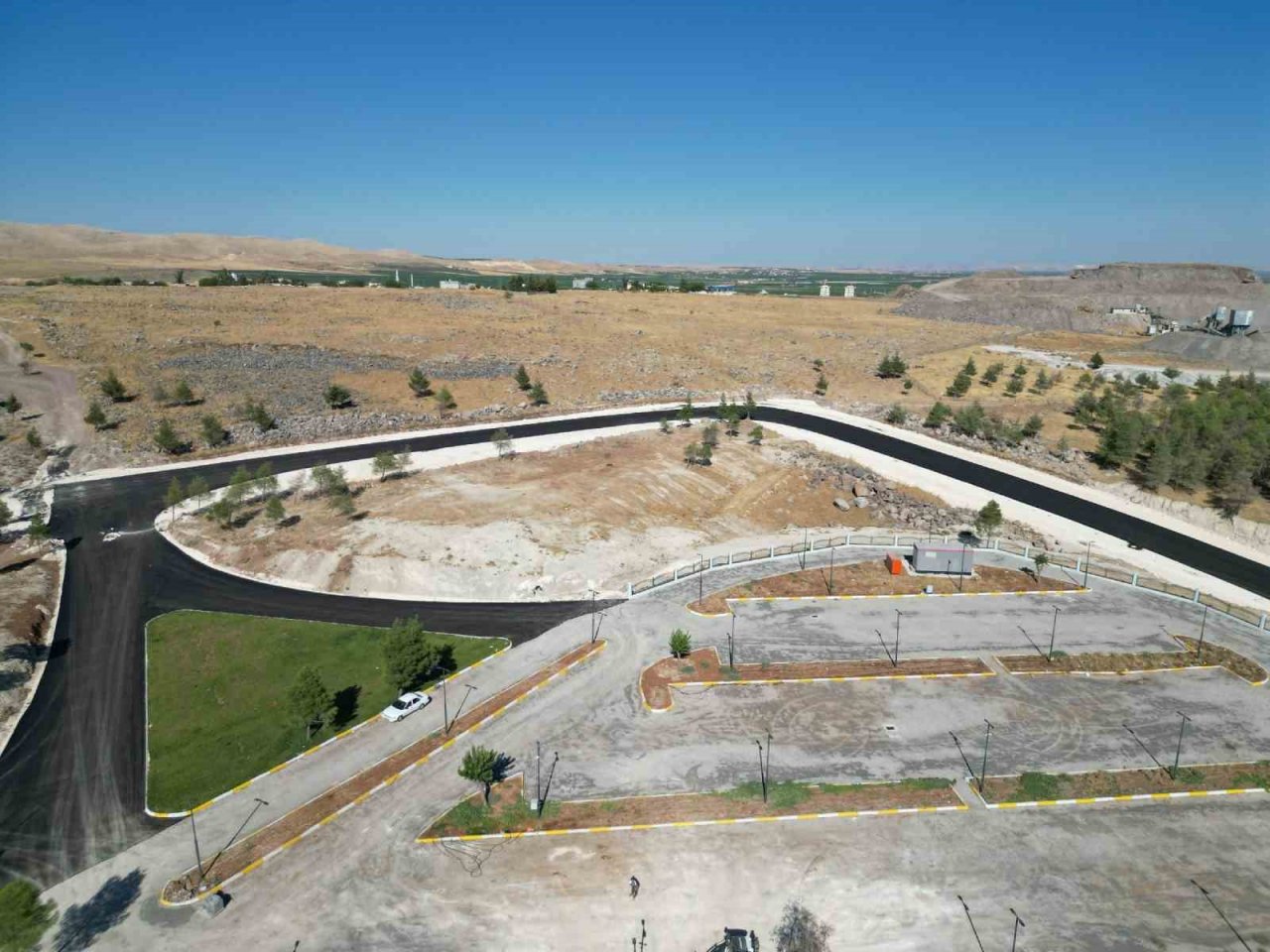 Kır düğün bahçesi yolu asfaltlandı