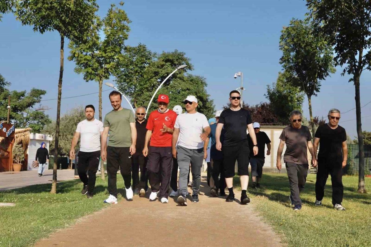 Sağlık için yürüdüler