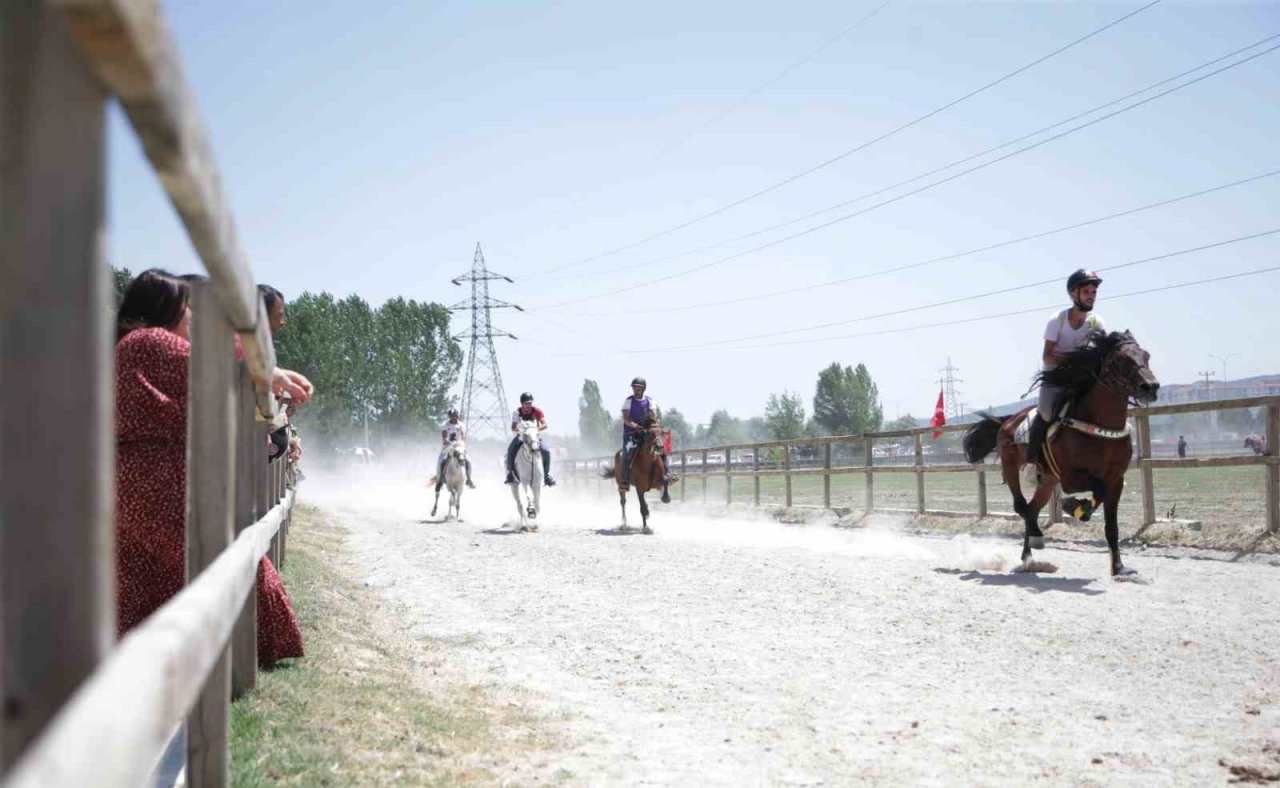 Kütahya’da Rahvan At Yarışları