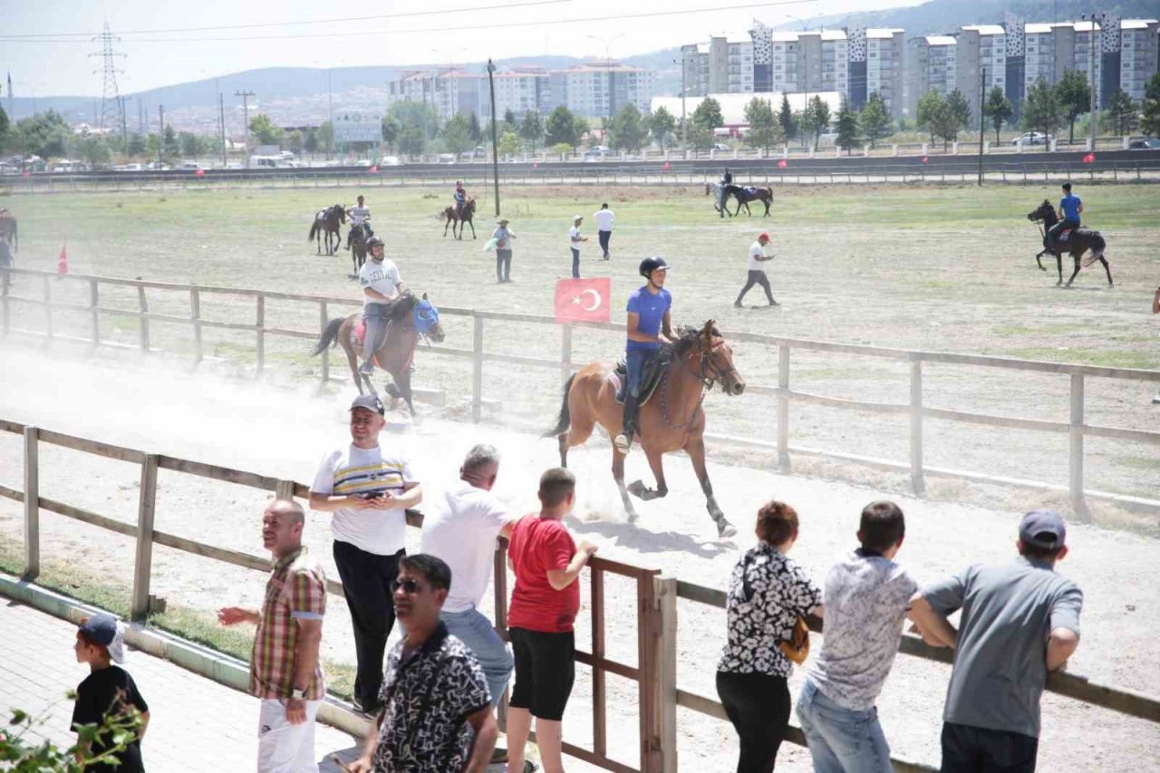 Kütahya’da Rahvan At Yarışları