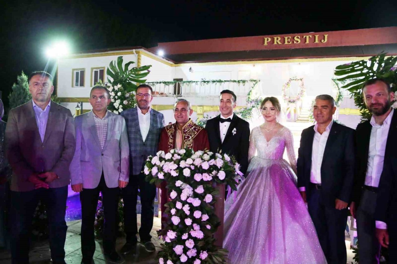 Kütahyalı milli atlet Halil Akkaş, Gizem Yılmaz ile dünya evine girdi