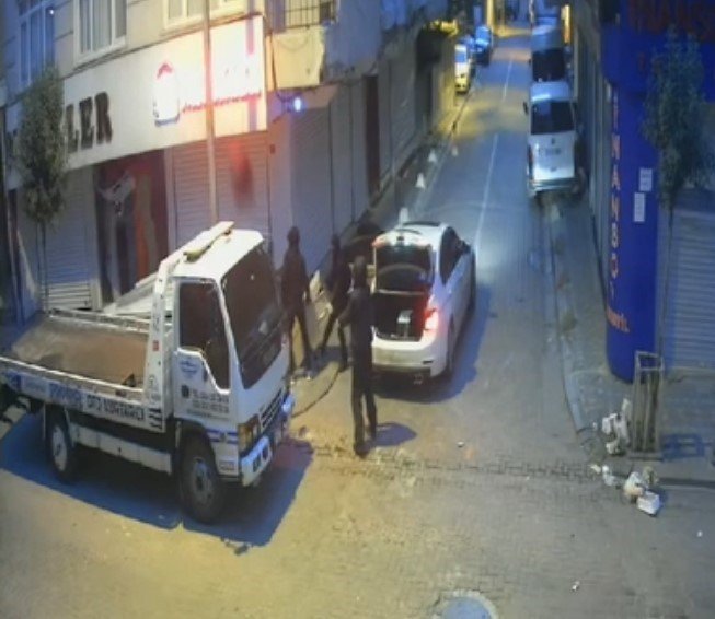 Lüks araçla soygun girişimini komşuların müdahalesi engelledi