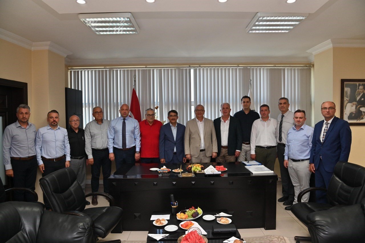 Manisa Büyükşehir ve Şehzadeler’den pazarcı esnafına 3 müjde