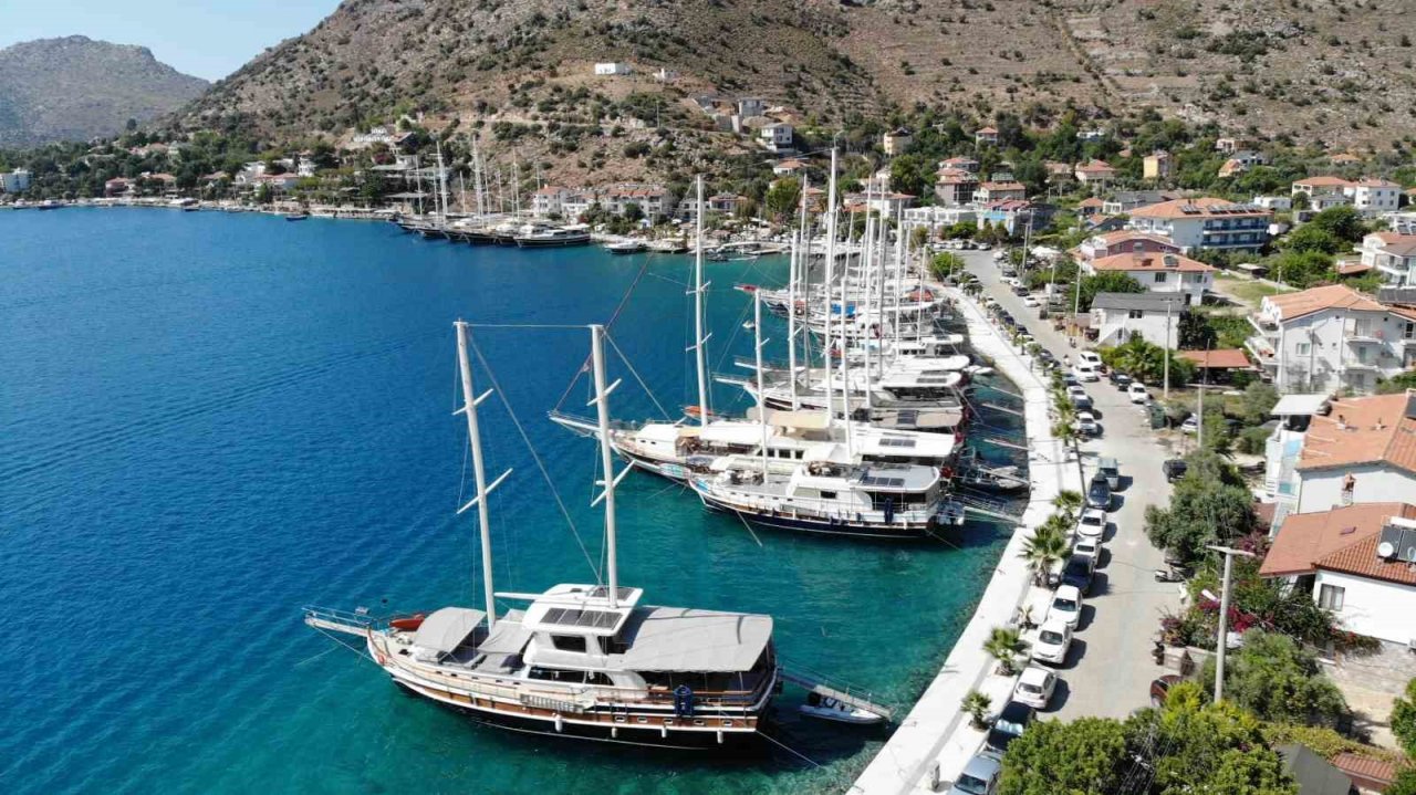 Marmaris Bozburun’da liman ve meydan düzenlemesi sona erdi