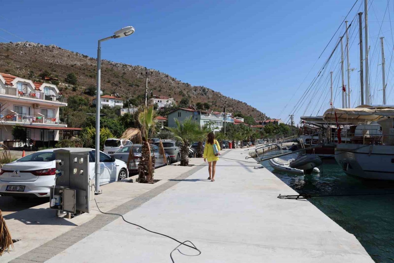 Marmaris Bozburun’da liman ve meydan düzenlemesi sona erdi