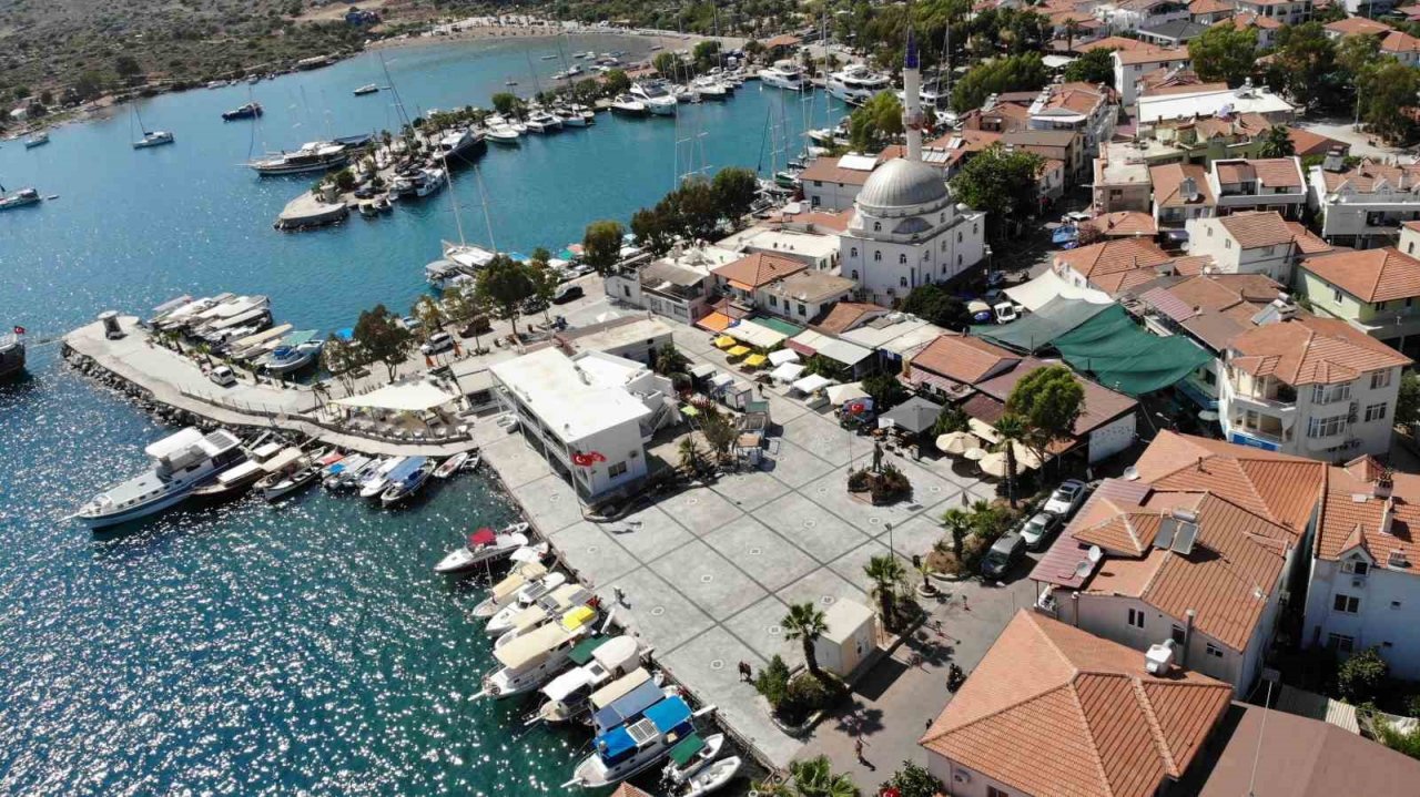 Marmaris Bozburun’da liman ve meydan düzenlemesi sona erdi