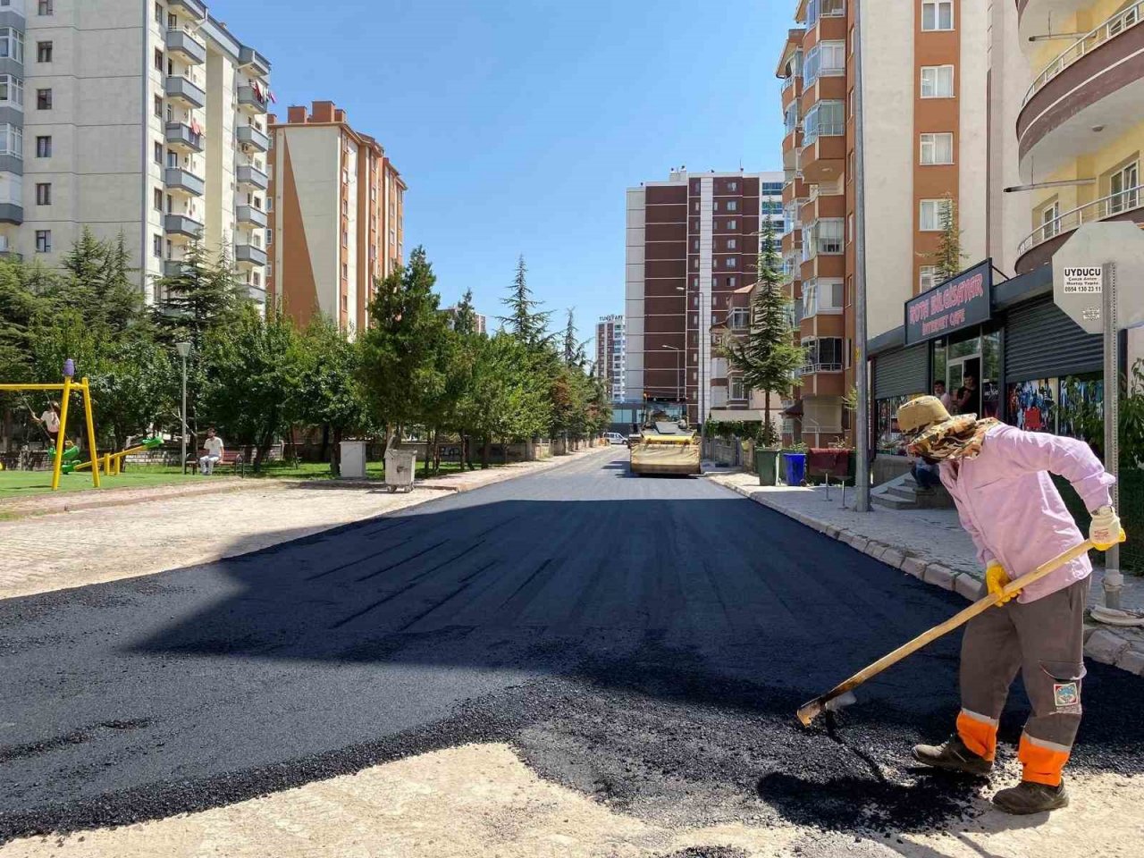 Sakarya Mahallesi’nde 5 sokakta asfalt yenileniyor