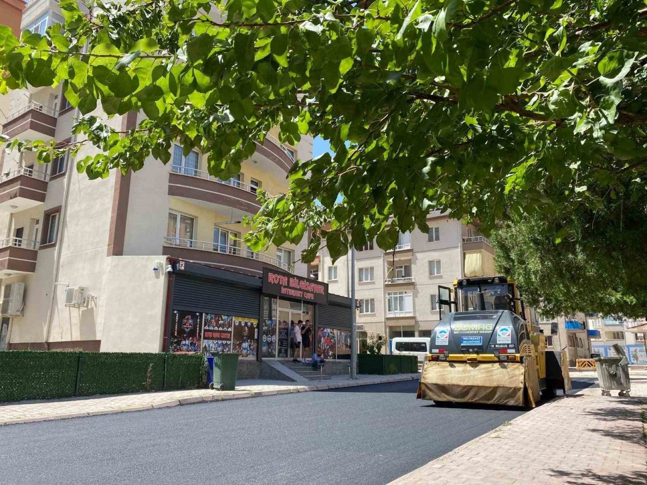 Sakarya Mahallesi’nde 5 sokakta asfalt yenileniyor