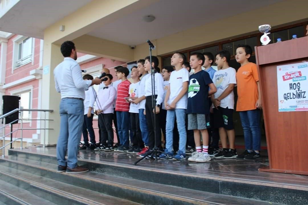 Yaz Kur’an Kursu’na katılan 75 öğrenci ödüllerini aldı