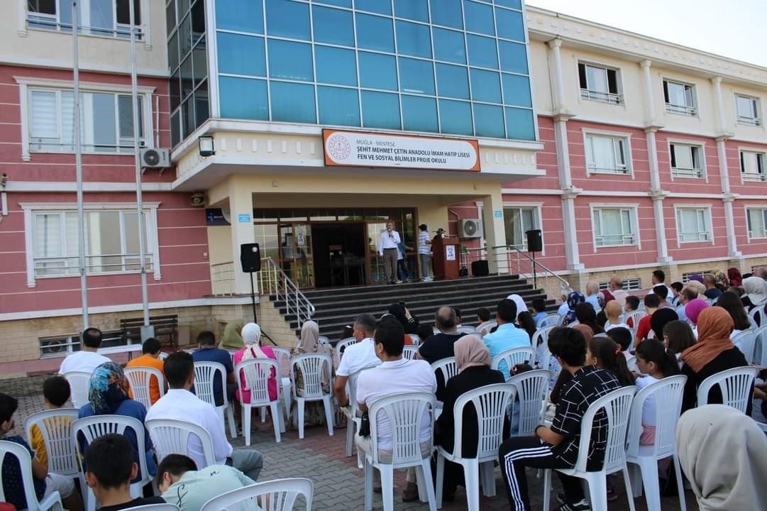 Yaz Kur’an Kursu’na katılan 75 öğrenci ödüllerini aldı