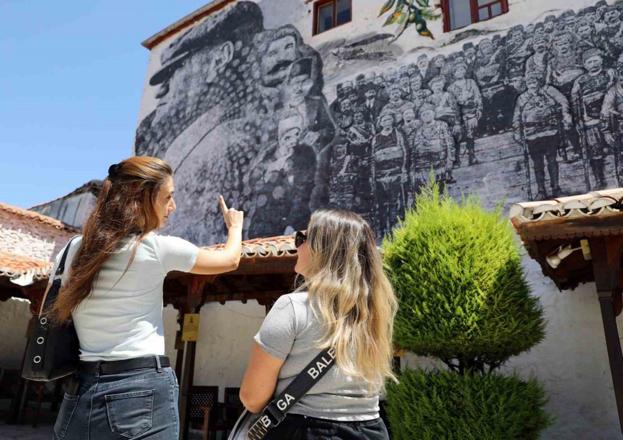 Mural resim çalışmasına vatandaşlardan yoğun ilgi