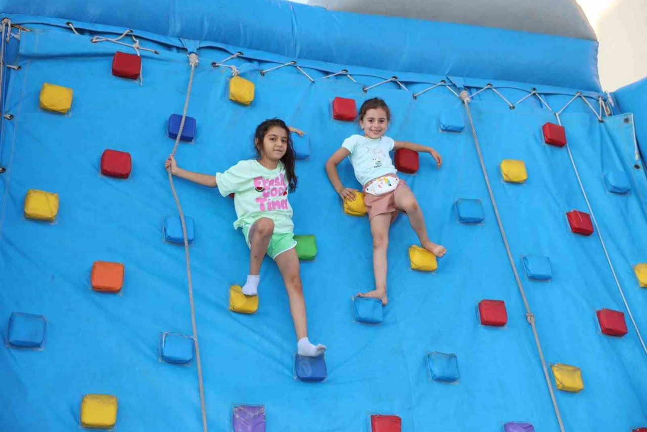 Körfez’de çocukların yüzü gülüyor