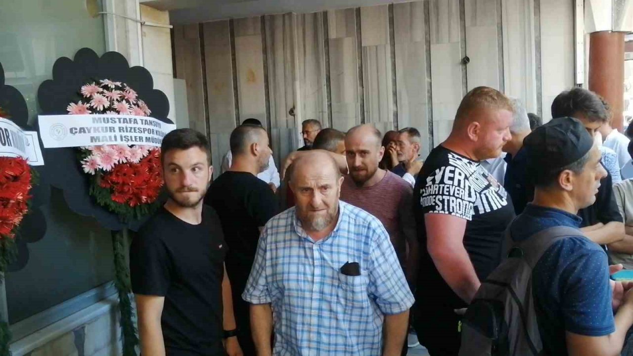 14 günlük yaşam mücadelesini kaybeden genç son yolculuğuna uğurlandı