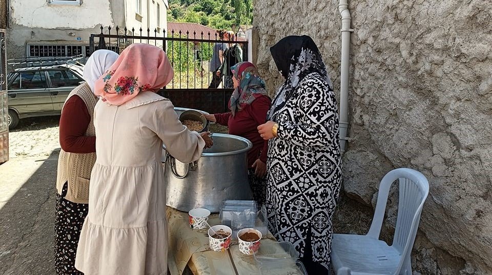 Simav Beyce köyünde geleneksel aşure etkinliği